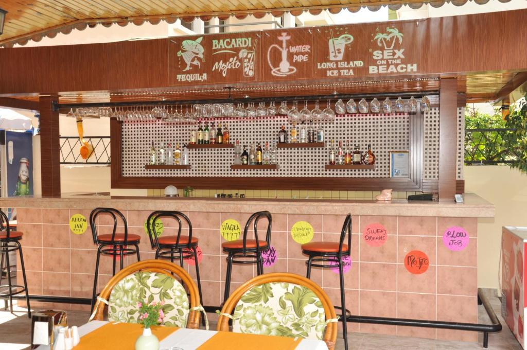 安博罗斯公寓式酒店 阿拉尼亚 外观 照片